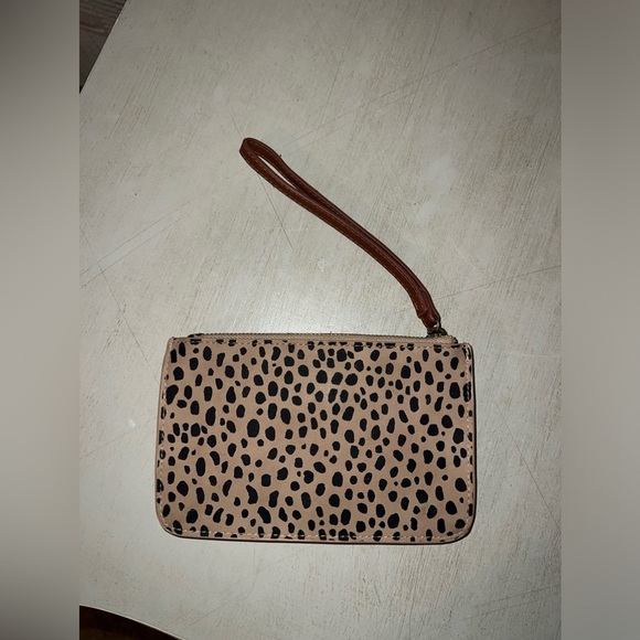 Universal Thread Handbags - Universal thread cheetah wristlet women’s accessory